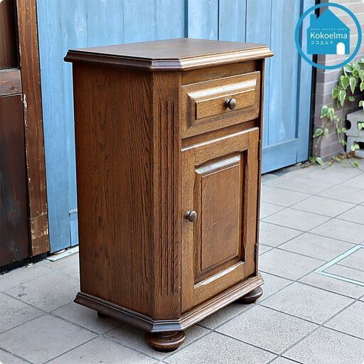 オランダ製のサイドボードです。アンティーク調のクラシカルで上品なキャビネットはコンパクトなサイズでリビングや玄関などのちょっとしたスペースにもおススメです。CE419