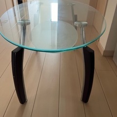 ガラステーブルの画像