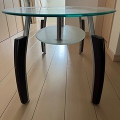 ガラステーブルの画像