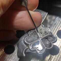 ハートとよつ葉のペンダントの画像