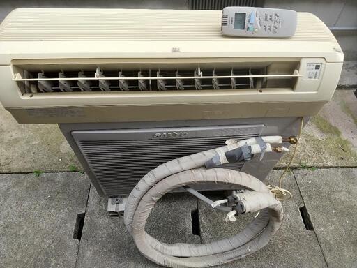 サンヨー エアコン  sap-v22h    2001年製