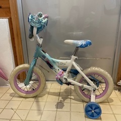 アナと雪の女王の自転車　補助輪つき