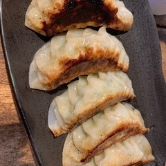 同年代の人と仲良くなって飲んだりご飯に行きたいです。