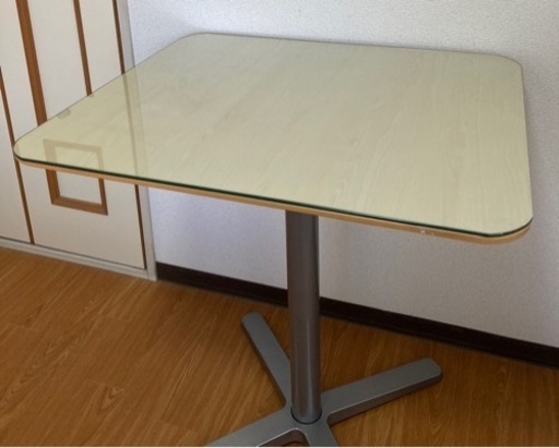 IKEA BILLSTA ダイニング/カフェ/PC テーブル　ガラス天板