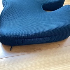【ほぼ新品】IKSTARヘルスケア座布団の画像