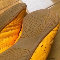 adidasフットサルシューズ25.5の画像