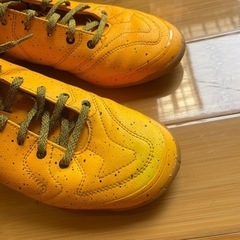 adidasフットサルシューズ25.5の画像