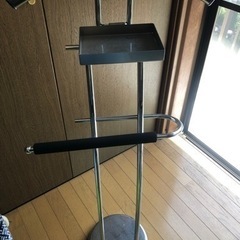 【０円】ハンガー、パンツ掛け、小物入れが一体化