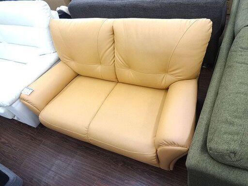 札幌 引き取り 2人掛けソファ イエローベージュ系 レザー 一部ダメージあり 市内配送1000円