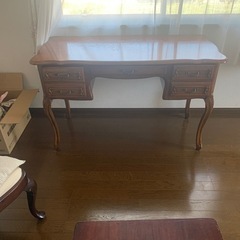 茶色　ロココ調家具