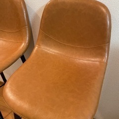【ほぼ未使用】ハイチェア2脚セット　レザータイプの画像