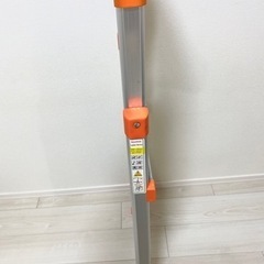 【無料】オレンジ色の軽くて便利な脚立☆の画像