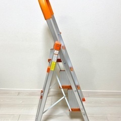 【無料】オレンジ色の軽くて便利な脚立☆の画像