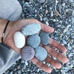石拾います