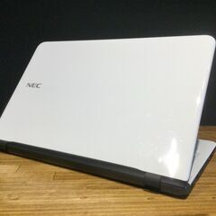 店頭にて売約済み。ご覧頂きありがとうございました。人気のかわいいLAVIE　新品バッテリー搭載！【一宮でWindows10搭載機！ NEC LAVIE 15.6インチ 2015年発売モデル　ホワイト Intel RAM4GB/新品SSD240GB】一宮市のパソコン屋 Mr.Carnival（ミスカニ）です！パソコン修理・中古パソコンの販売【クレカ&PayPay使えます！】店頭在庫PCのご紹介です！受け渡しは店舗にて(^^)/【Webカメラ・マイク搭載　ノートPC ノートパソコン】の画像