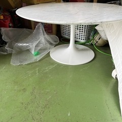 大理石　チューリップセンターテーブル　大塚家具の画像