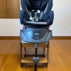 【お値下げ済】アップリカ　チャイルドシート　回転式　used品