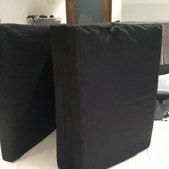高反発マットレス 三つ折 敷布団 ベッドマット 凹凸加工 竹炭消臭 程よい硬さ 極厚 10cm 折りたたみ シングル ブラック tobestの画像