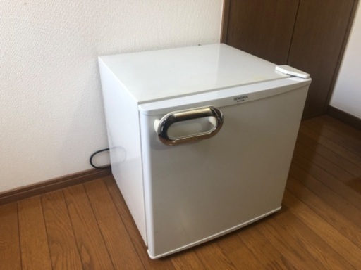 小型冷蔵庫です　手渡し限定