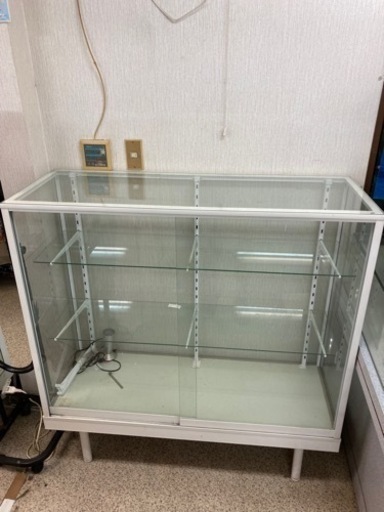 お譲り先決まりました。ガラスショーケース①