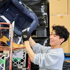 倉庫内での商品仕分け・撮影作業