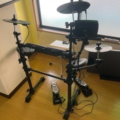 電子ドラムと椅子のセット