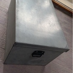 ブリキ 衣装ケース レトロ 2つあります