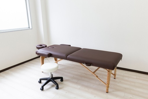 折りたたみ　マッサージベッド 治療ベッド　低反発