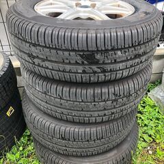4本のピレリサマータイヤ215/65R16 無料配達