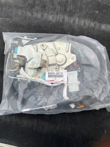 未使用　ハイエース100系　純正スライドパワードア用ドアロックASSY