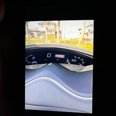 ファミリーカー日産セレナSハイブリッド2013年モデルの画像