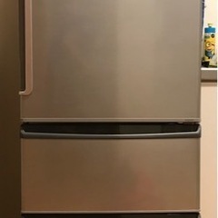まだまだ使える冷蔵庫です。