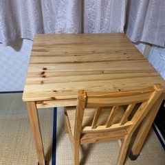テーブル、椅子1脚セットの画像