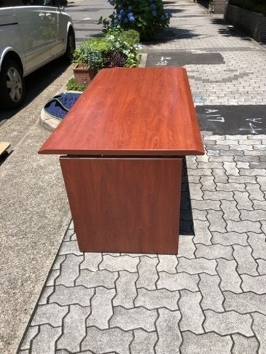 大変立派な机