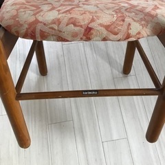 カリモク　椅子の画像