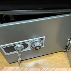 耐火金庫　幅43cm×奥行34cm×高さ37cmの画像