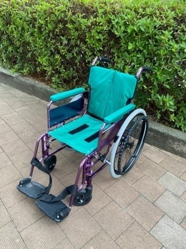 日本ウイールチェア製　転倒防止補助具付き自走式車いす