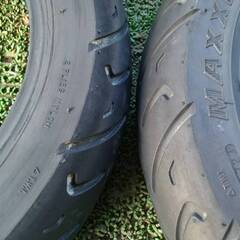 ・全国発送OK●無料 ８０/９０-１０ TL ８０－９０－１０ スクーター 用タイヤ 中古２本セット マキシス。の画像