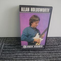 世界的に有名なスーパーギタリストの教則またはLIVEのVHSビデオです。の画像