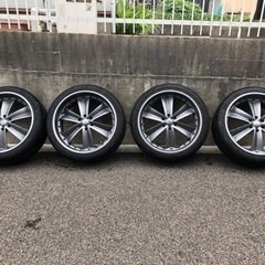 バリ山　NICHE製24インチ10j+35 PCD139.7 2...