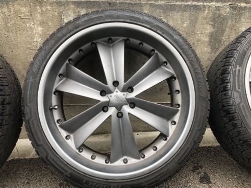 バリ山　NICHE製24インチ10j+35 PCD139.7 295/35/R24　エスカレード　ユーコン　デナリ　タホ　サバーバン　