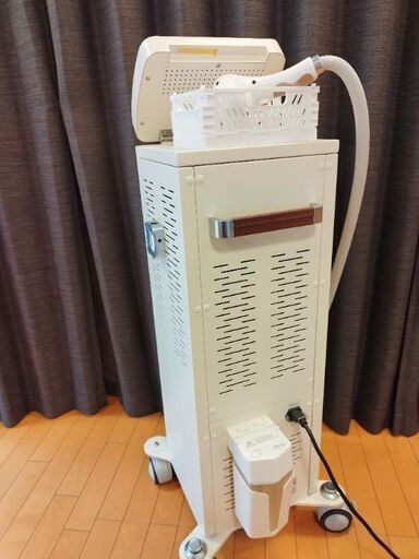 【中古】高性能！業務用脱毛機！！【ライエンス2】