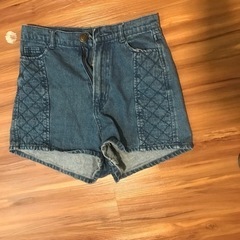 ショートジーンズの画像