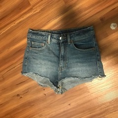 ショートジーンズの画像