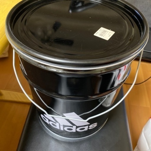 アディダス缶