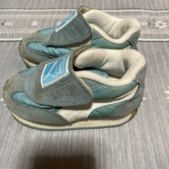 PUMA スニーカーの画像