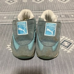 PUMA スニーカー