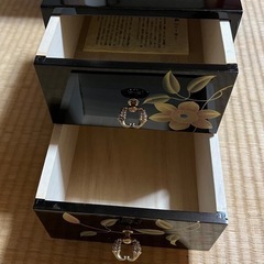 伝統消金粉手描蒔絵 鉄仙 春峰作 タンスの画像