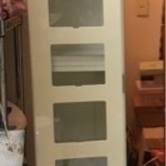 CDをディスプレイできるCDラック　白の画像