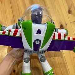 バズ・ライトイヤー　声が出るおもちゃ　人形の画像